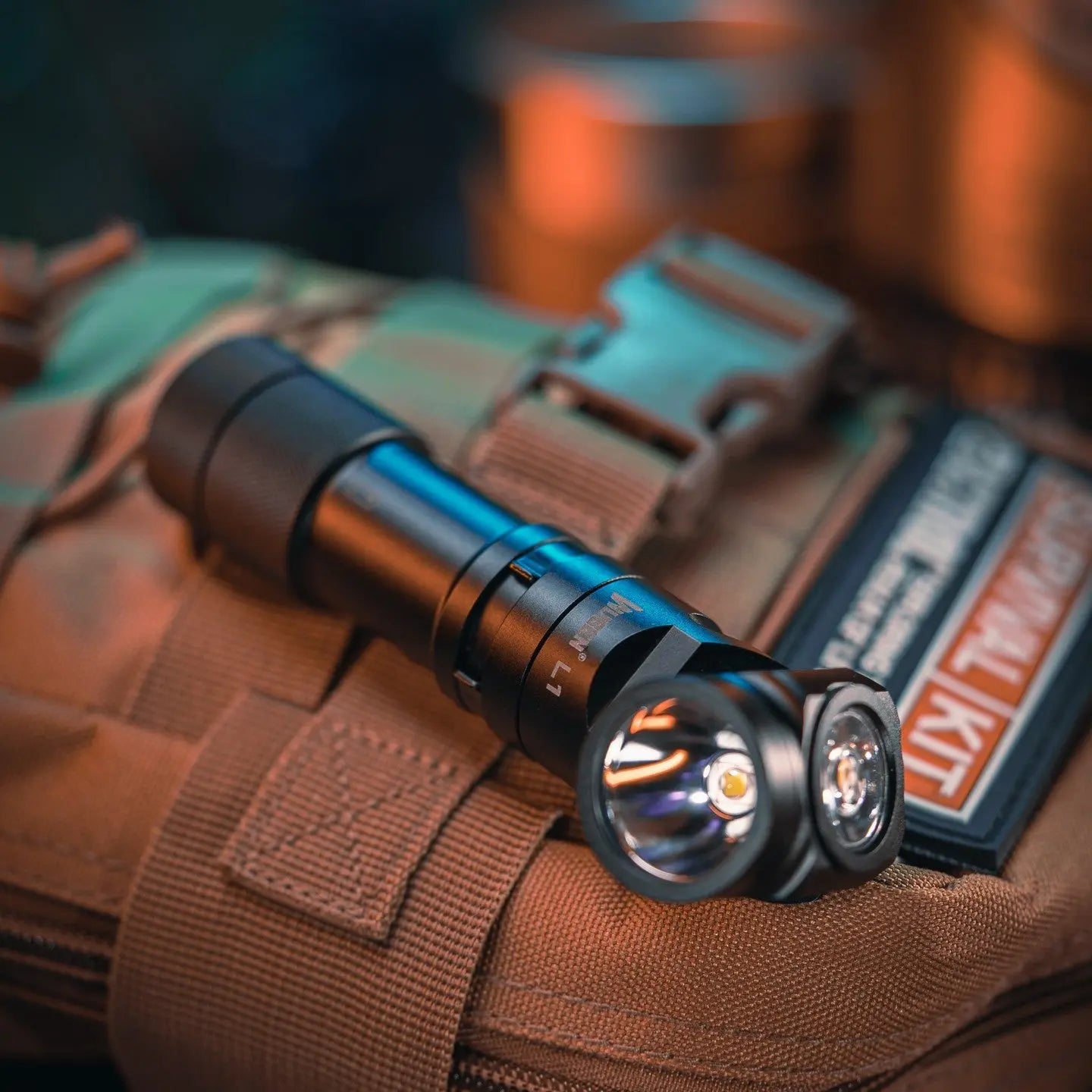 L1 2000 Lumens Flashlight - Dual Light Sources Flashlight with 180° Rotating Head - WubenLight