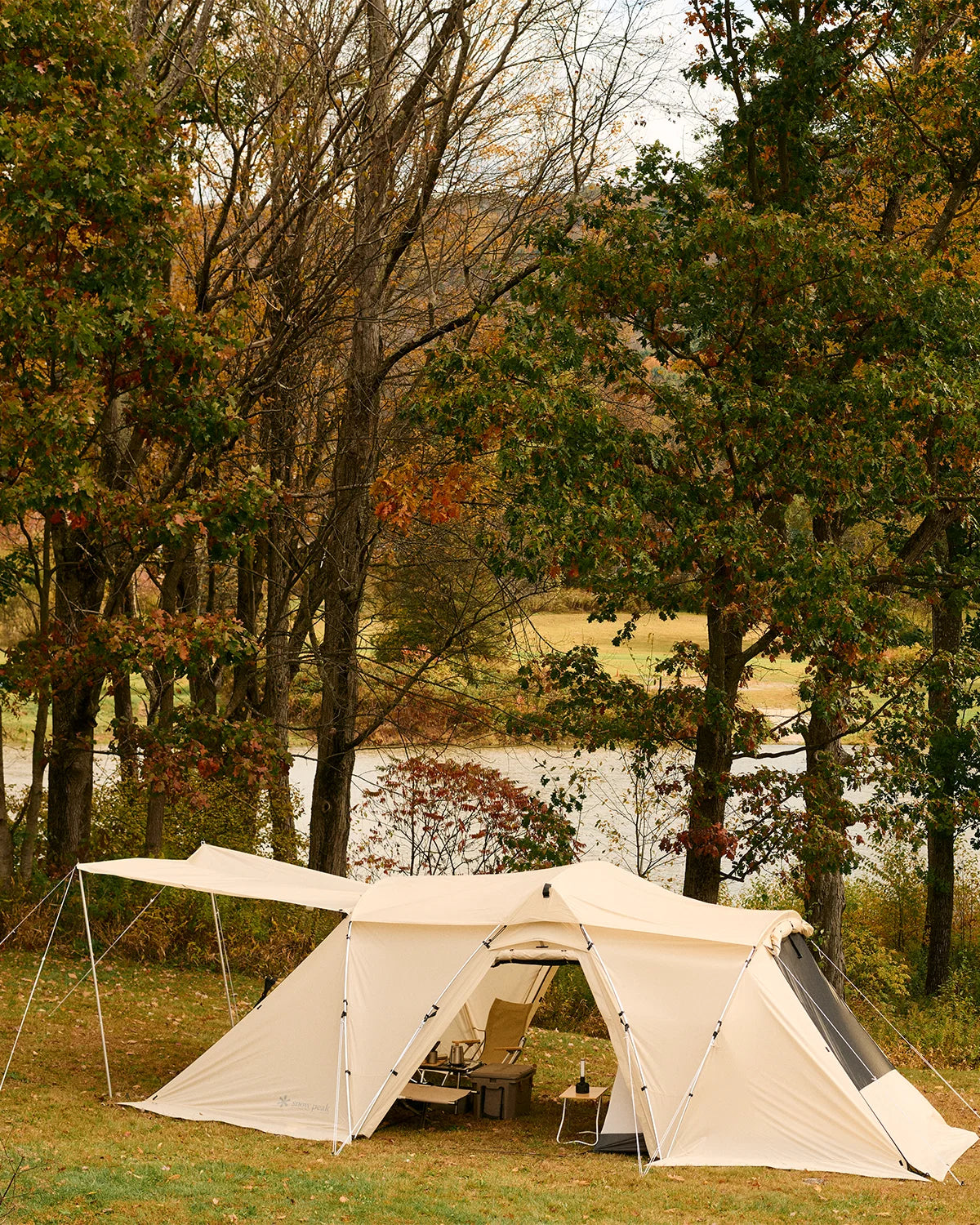 Land Nest Shelter Ivory