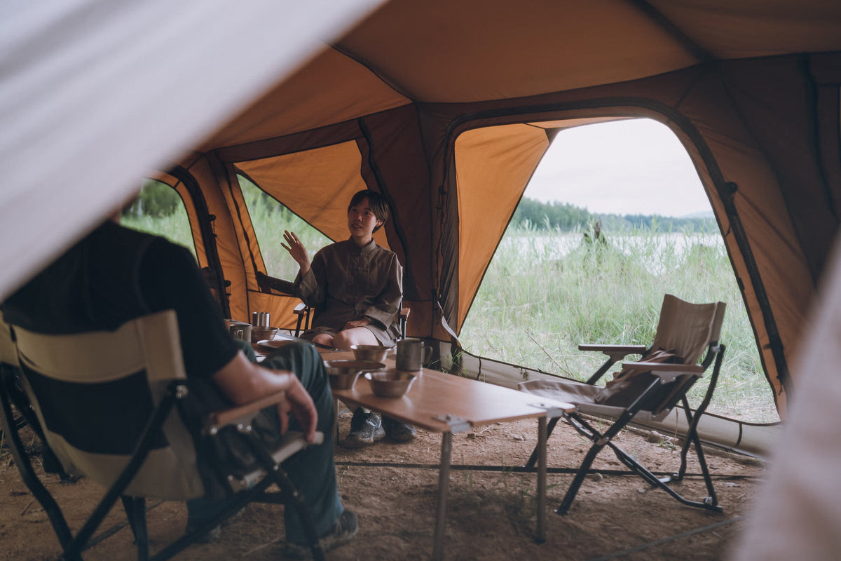 Aero Cumulus Shell, Brown, interior with camp chairs and a table