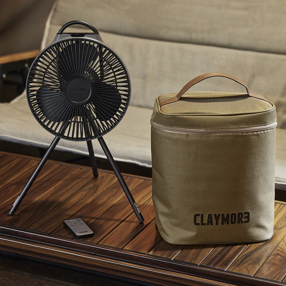 Top carry handle of the CLAYMORE fan storage case being held for carrying