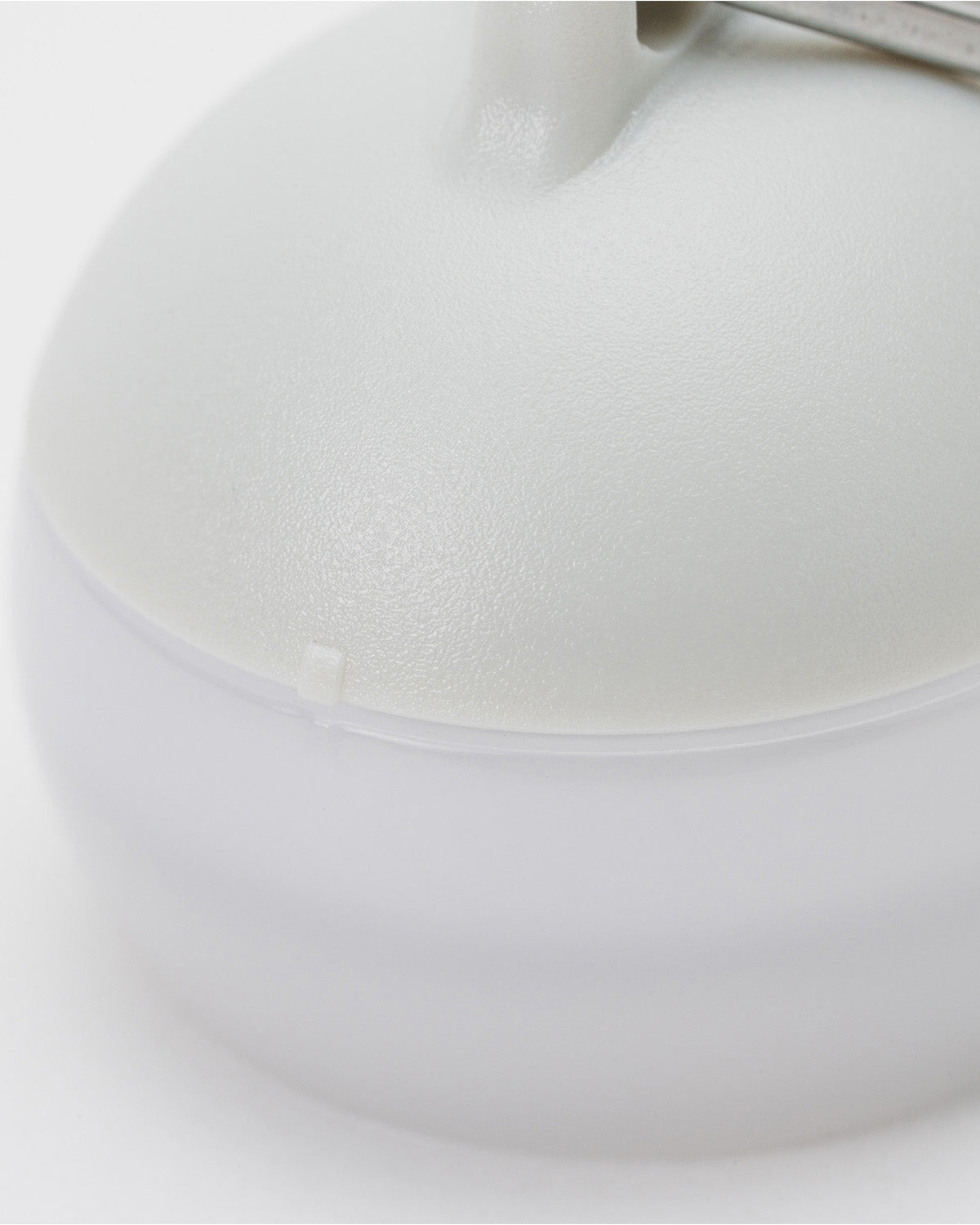 Micro Hozuki, Ivory, close-up of the silicone diffuser