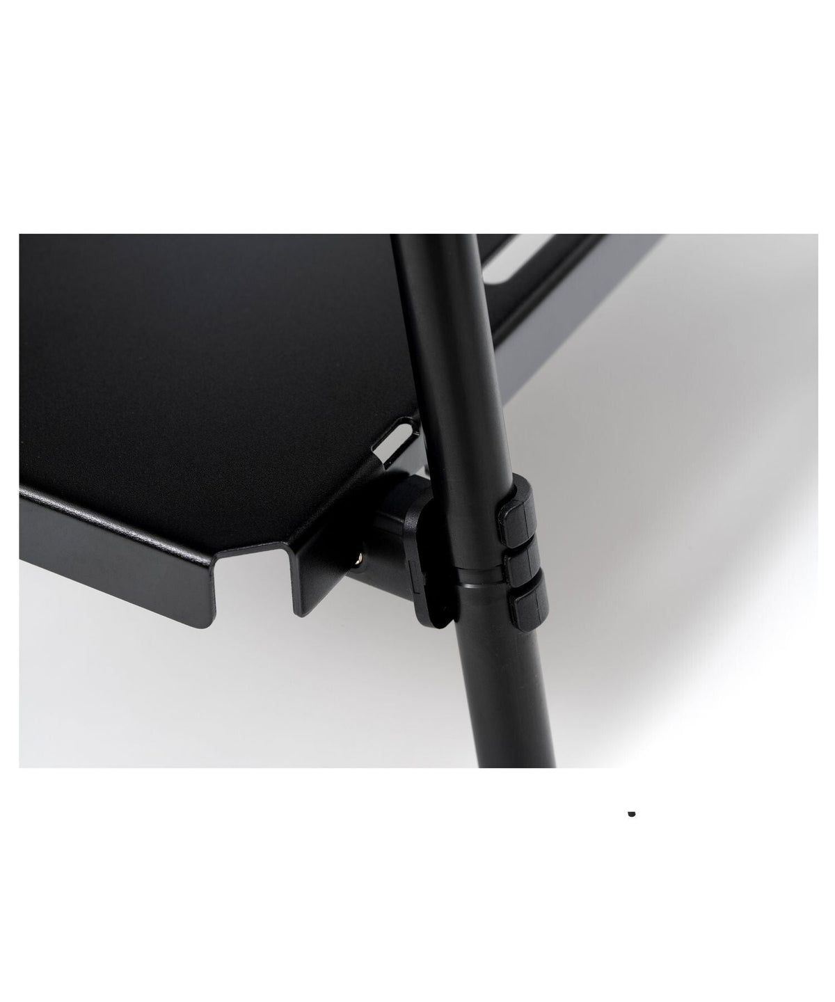 Noga Table, Black, close-up of the leg joint