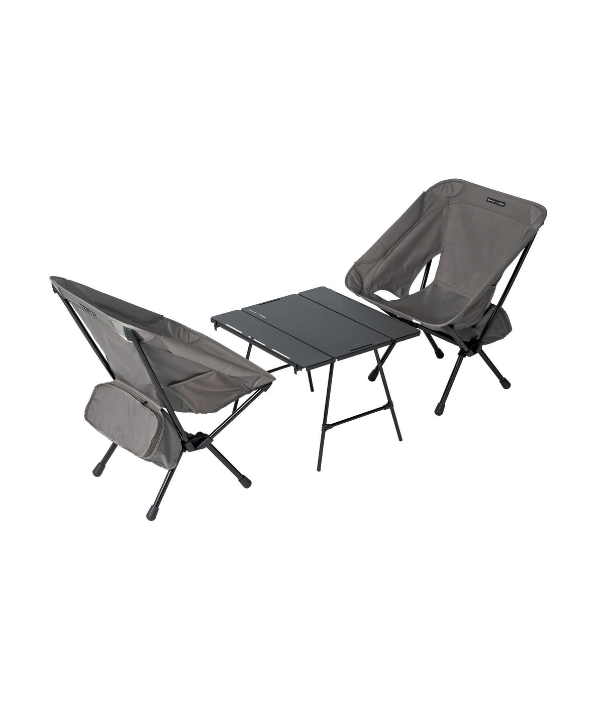 Noga Table, Black, between two Noga Chairs