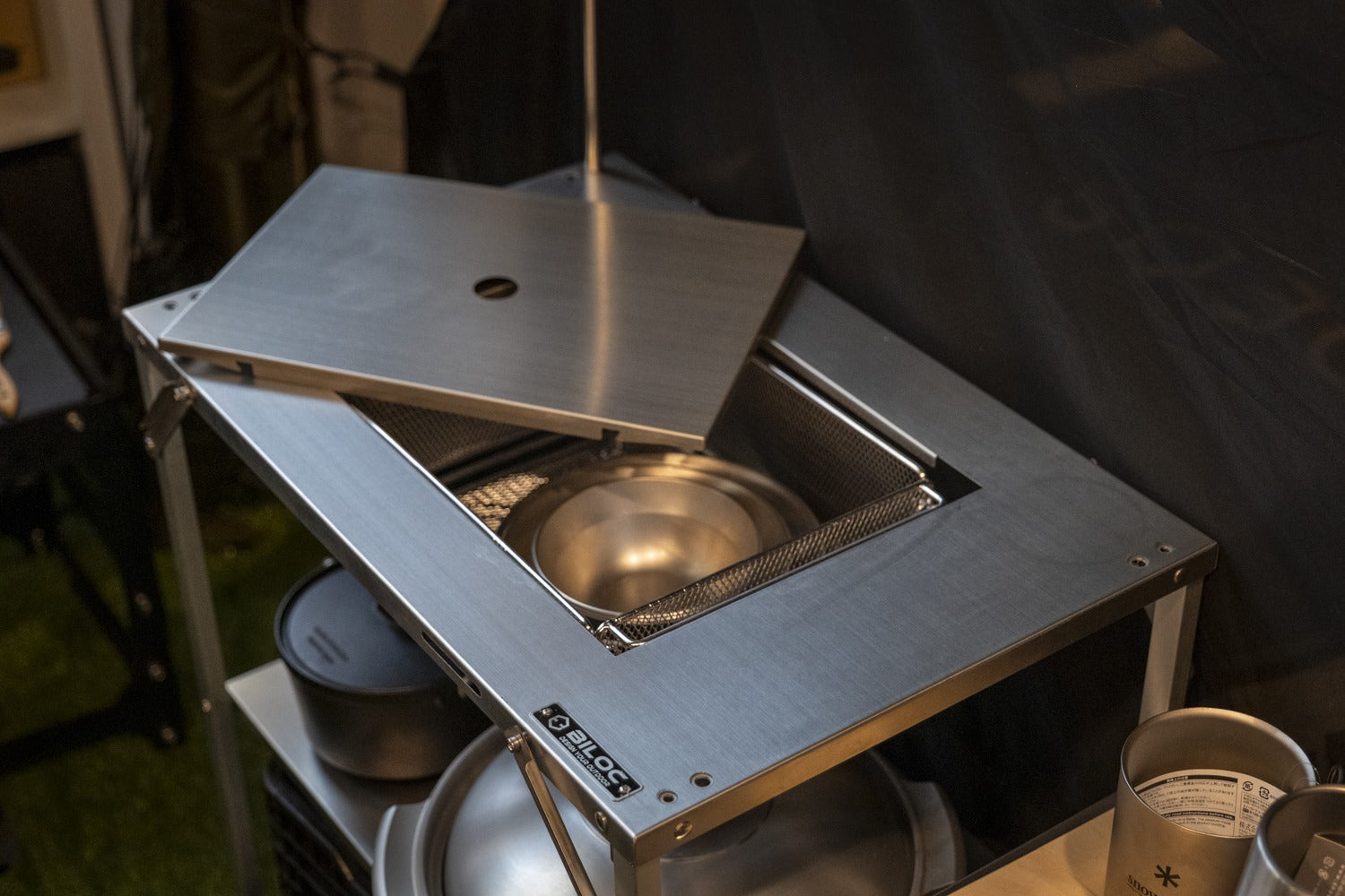 Stainless bowl and mesh basket unit dropped into the top IGT bay, top plate slid half open. The inserts shown are not included.