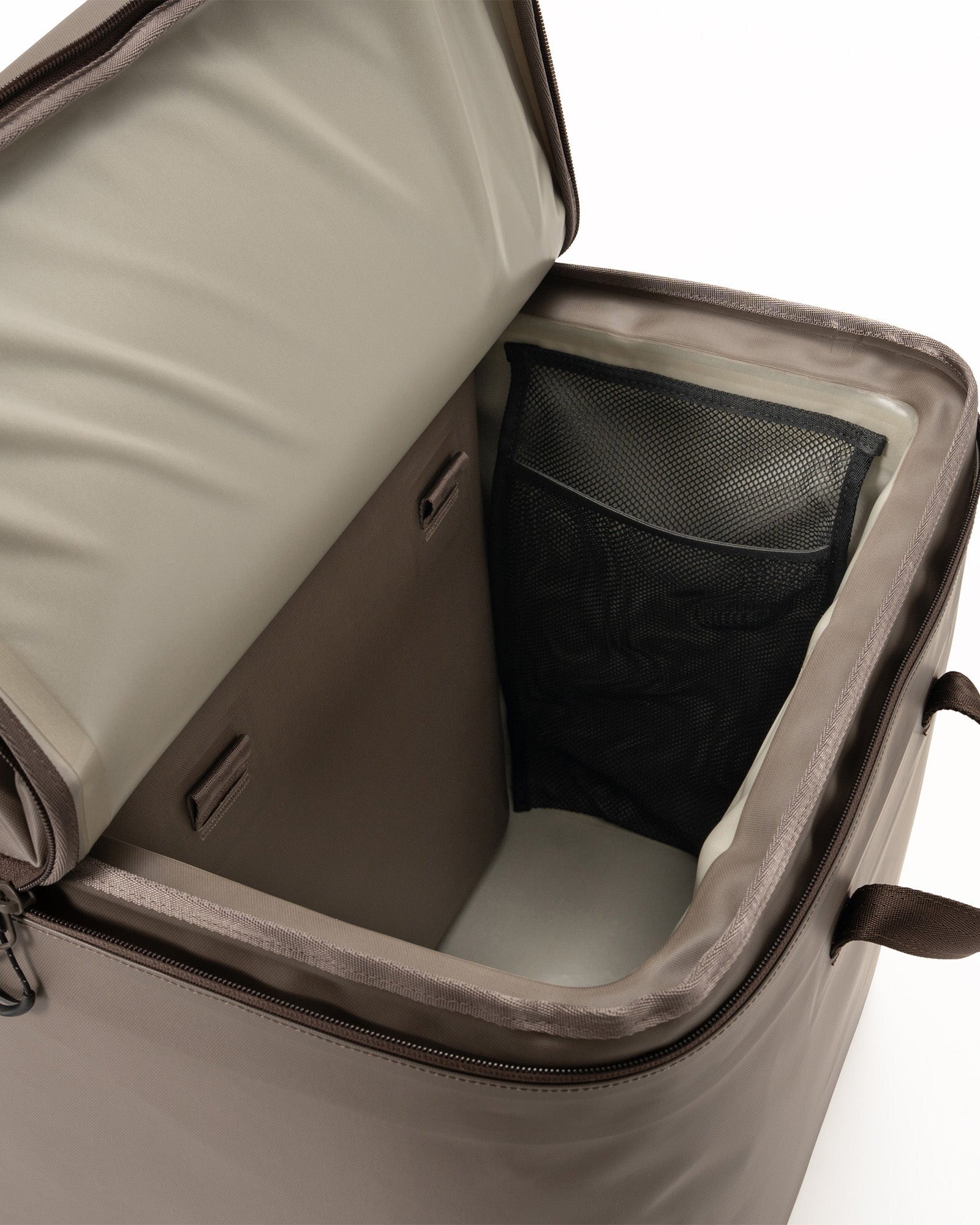 System Cooler 62, the half-opening lid that limits cold-air loss